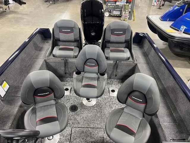 Slide: The Image of Tracker Pro Guide V-175 Combo 2026 - 13