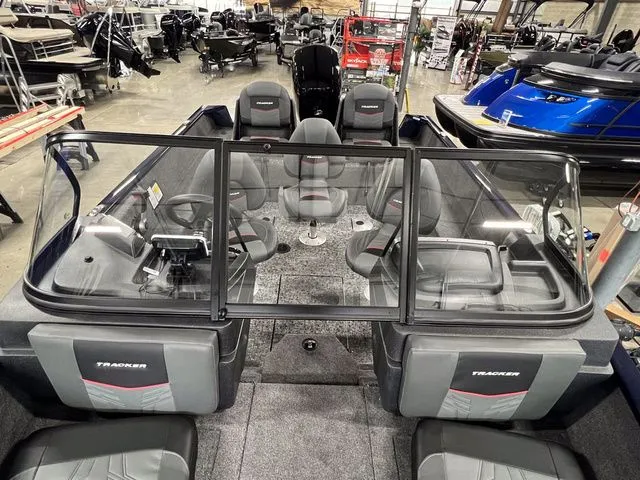 Slide: The Image of Tracker Pro Guide V-175 Combo 2026 - 14