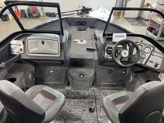 Slide: The Image of Tracker Pro Guide V-175 Combo 2026 - 15