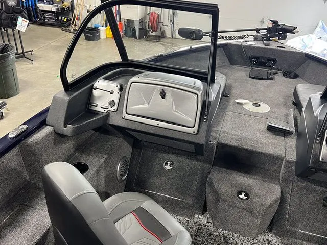 Slide: The Image of Tracker Pro Guide V-175 Combo 2026 - 16