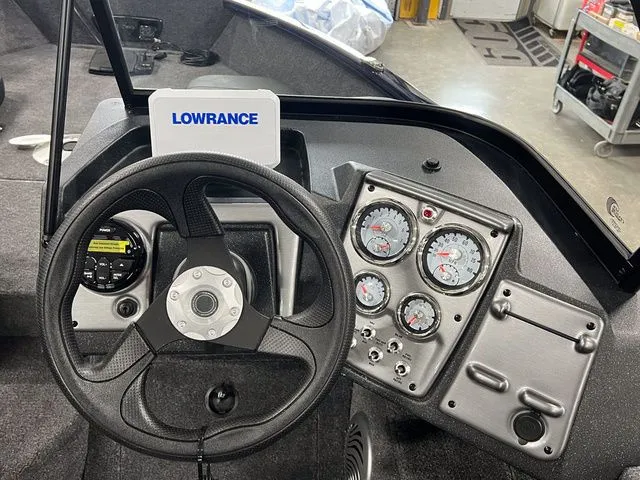 Slide: The Image of Tracker Pro Guide V-175 Combo 2026 - 18