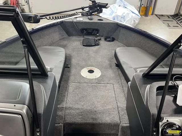 Slide: The Image of Tracker Pro Guide V-175 Combo 2026 - 24