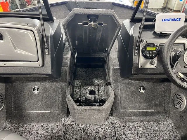 Slide: The Image of Tracker Pro Guide V-175 Combo 2026 - 25