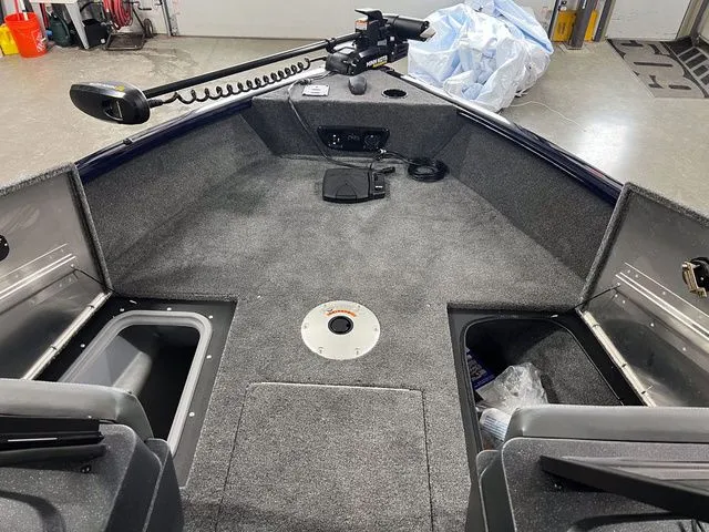 Slide: The Image of Tracker Pro Guide V-175 Combo 2026 - 26