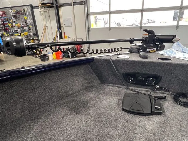 Slide: The Image of Tracker Pro Guide V-175 Combo 2026 - 27