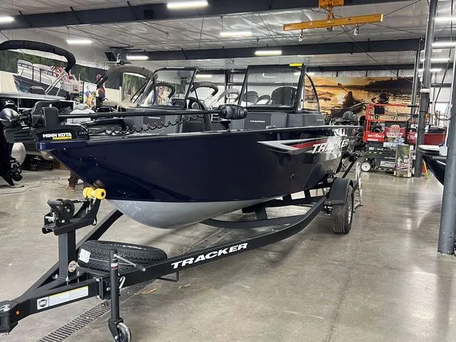 Slide: The Image of Tracker Pro Guide V-175 Combo 2026 - 4