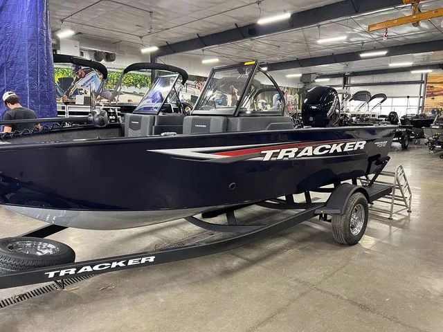 Slide: The Image of Tracker Pro Guide V-175 Combo 2026 - 5