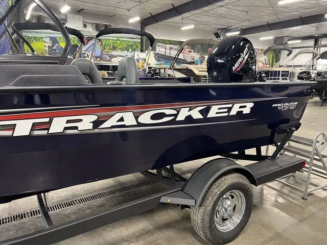 Slide: The Image of Tracker Pro Guide V-175 Combo 2026 - 6