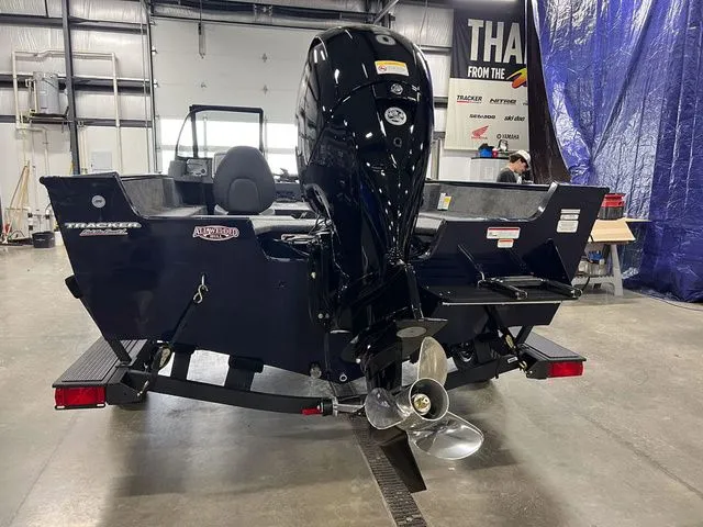 Slide: The Image of Tracker Pro Guide V-175 Combo 2026 - 8