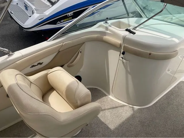 Slide: The Image of Sea Ray 210 Sundeck 2000 - 10