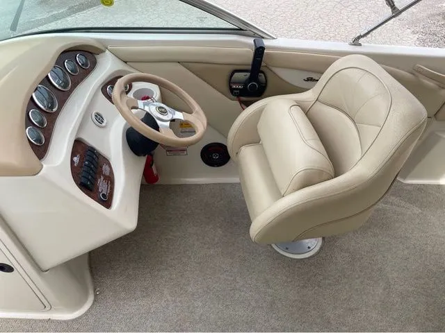 Slide: The Image of Sea Ray 210 Sundeck 2000 - 13