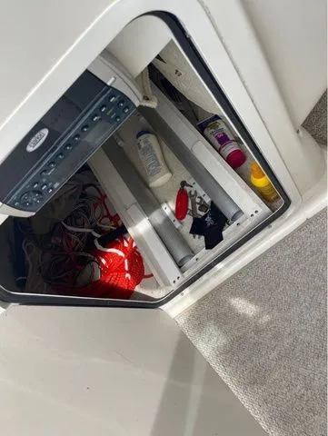 Slide: The Image of Sea Ray 210 Sundeck 2000 - 15