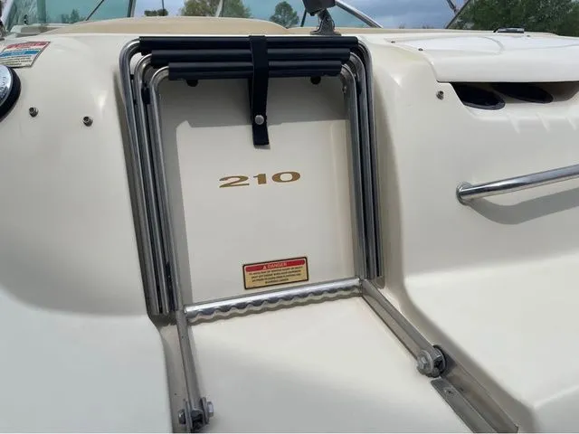 Slide: The Image of Sea Ray 210 Sundeck 2000 - 16