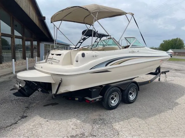 Slide: The Image of Sea Ray 210 Sundeck 2000 - 3