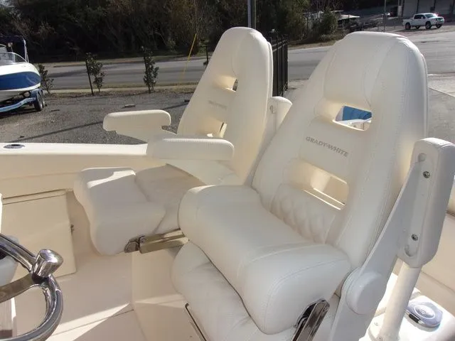 Slide: The Image of Grady-White Canyon 271 2024 - 12