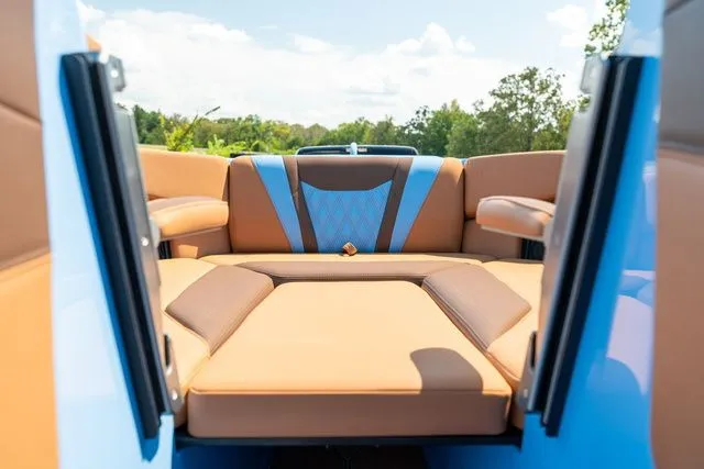 Slide: The Image of Malibu M230 2026 - 19