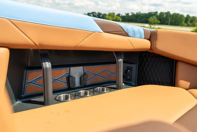 Slide: The Image of Malibu M230 2026 - 22