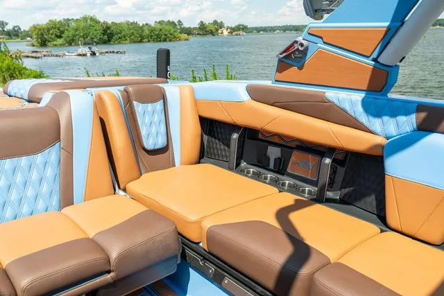 Slide: The Image of Malibu M230 2026 - 28