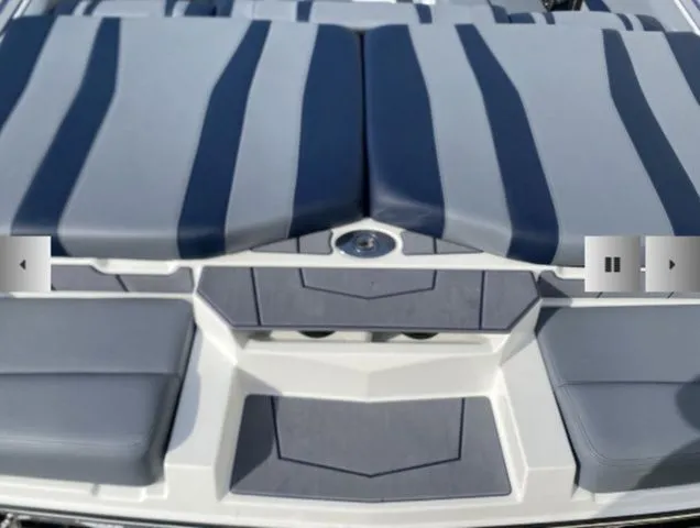 Slide: The Image of Malibu Wakesetter 21 LX 2026 - 10