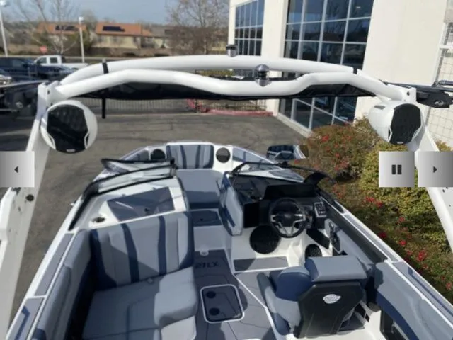 Slide: The Image of Malibu Wakesetter 21 LX 2026 - 11