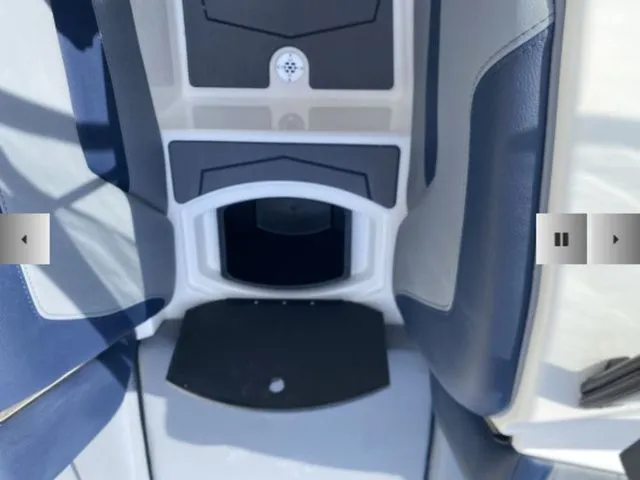 Slide: The Image of Malibu Wakesetter 21 LX 2026 - 12