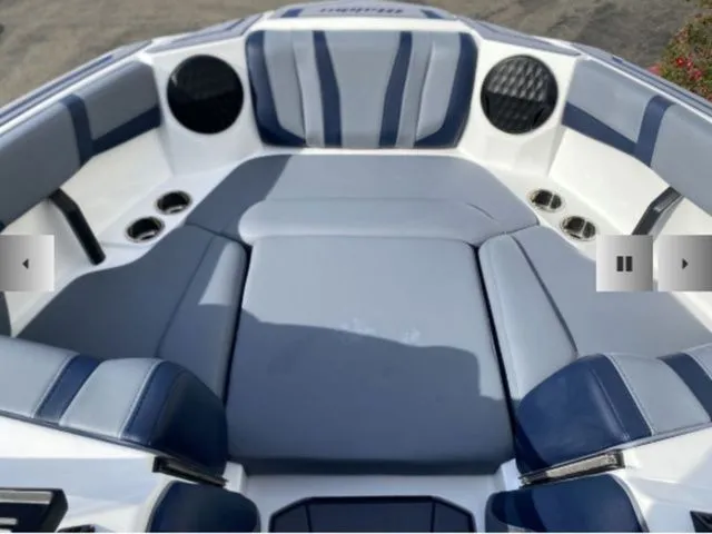 Slide: The Image of Malibu Wakesetter 21 LX 2026 - 16