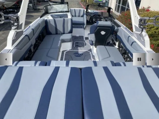 Slide: The Image of Malibu Wakesetter 21 LX 2026 - 17