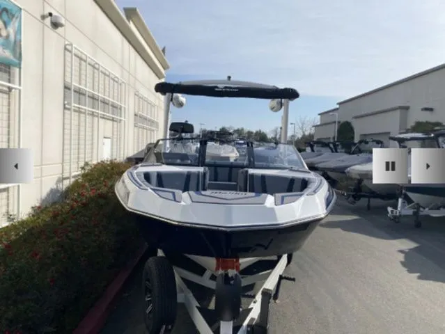 Slide: The Image of Malibu Wakesetter 21 LX 2026 - 7