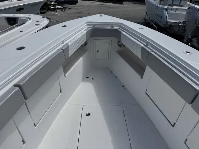 Slide: The Image of BlackWater 36 Sportfish 2014 - 32