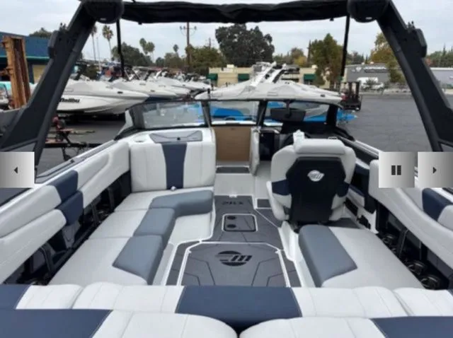 Slide: The Image of Malibu Wakesetter 21 LX 2026 - 11