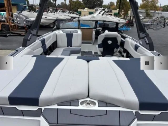 Slide: The Image of Malibu Wakesetter 21 LX 2026 - 7