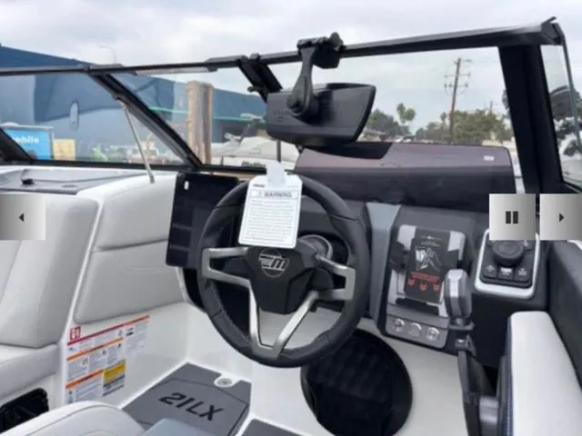 Slide: The Image of Malibu Wakesetter 21 LX 2026 - 8