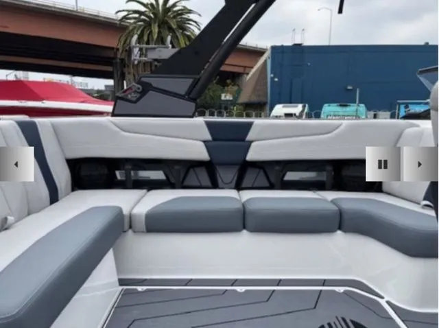 Slide: The Image of Malibu Wakesetter 21 LX 2026 - 9