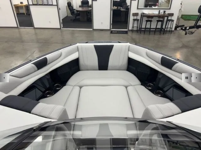 Slide: The Image of Malibu Wakesetter 22 LSV 2026 - 10