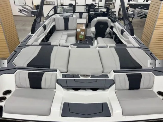 Slide: The Image of Malibu Wakesetter 22 LSV 2026 - 13