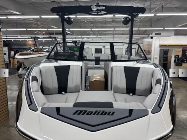 Slide: The Image of Malibu Wakesetter 22 LSV 2026 - 6