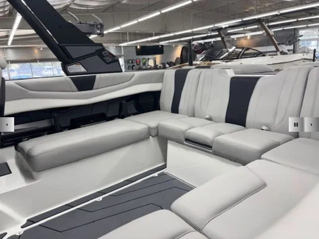 Slide: The Image of Malibu Wakesetter 22 LSV 2026 - 8