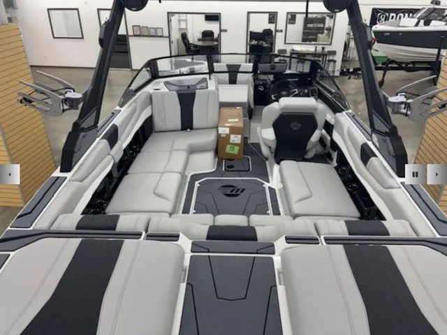 Slide: The Image of Malibu Wakesetter 22 LSV 2026 - 9