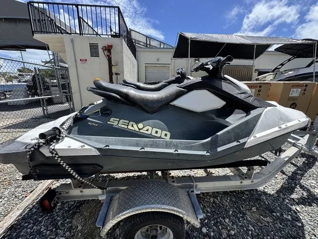 Slide: The Image of Sea-Doo Spark 2up 2017 - 2