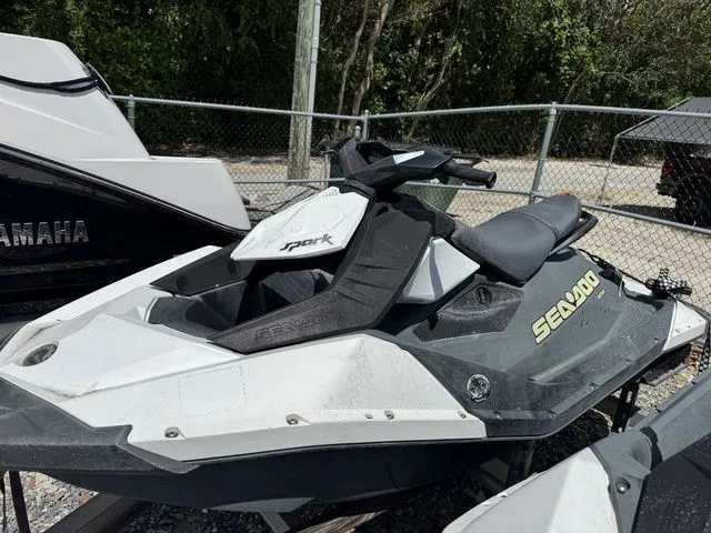 Slide: The Image of Sea-Doo Spark 2up 2017 - 4