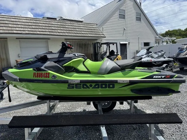 Slide: The Image of Sea-Doo RXT-X 300 IBR & Sound System Eclipse Black And L 2020 - 5