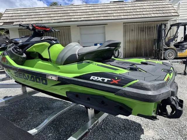 Slide: The Image of Sea-Doo RXT-X 300 IBR & Sound System Eclipse Black And L 2020 - 6