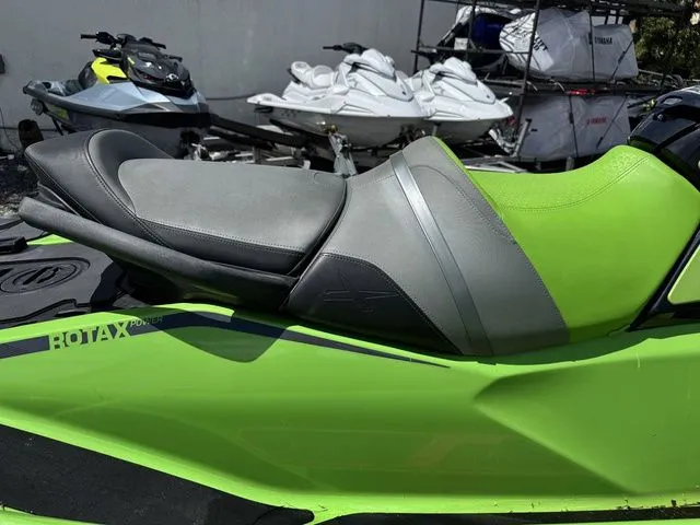 Slide: The Image of Sea-Doo RXT-X 300 IBR & Sound System Eclipse Black And L 2020 - 9