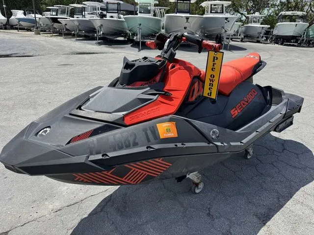 Slide: The Image of Sea-Doo Spark Trixx 3-Up Rotax 900 H.O. ACE Ibr With A 2022 - 5