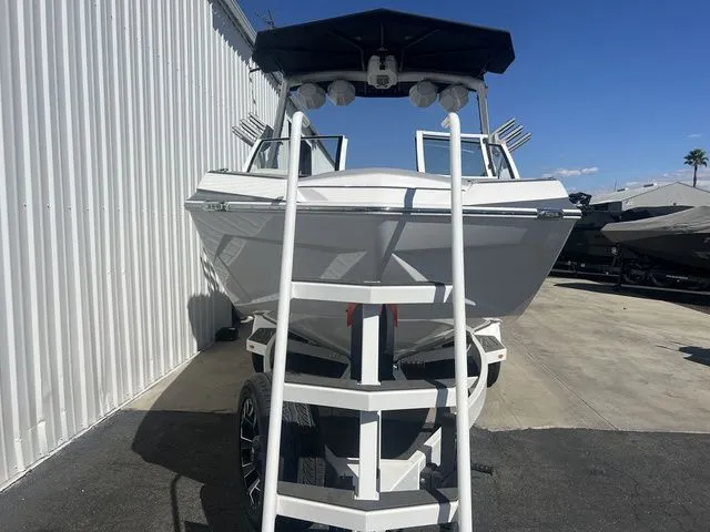 Slide: The Image of Tigé 23ZX 2025 - 10