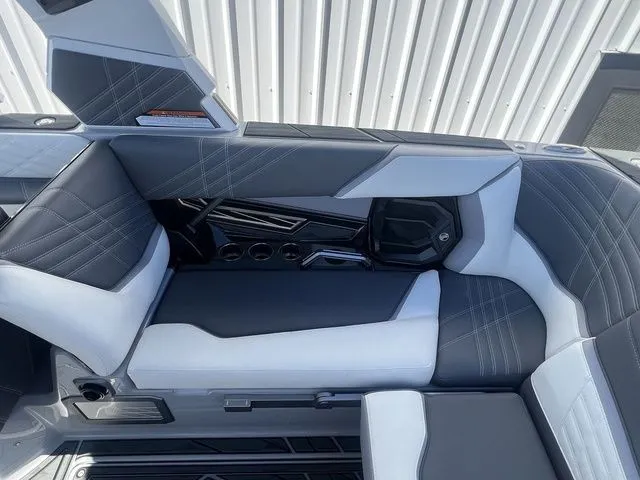 Slide: The Image of Tigé 23ZX 2025 - 13