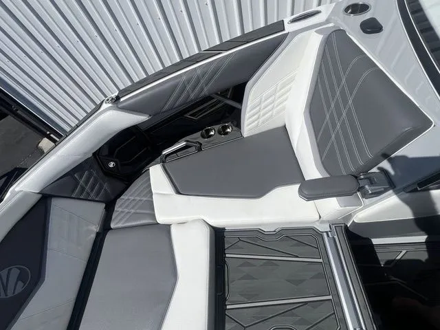 Slide: The Image of Tigé 23ZX 2025 - 9