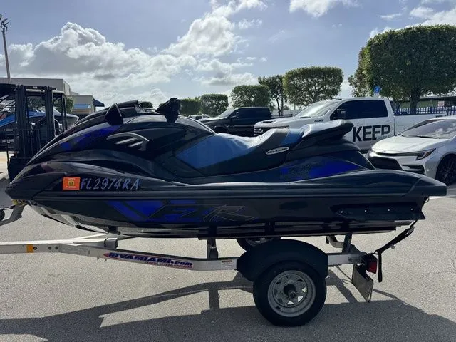 Slide: The Image of Yamaha FZ 2015 - 5