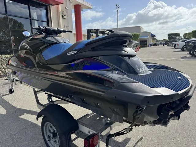 Slide: The Image of Yamaha FZ 2015 - 6