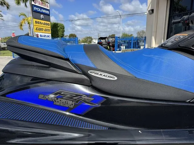 Slide: The Image of Yamaha FZ 2015 - 9